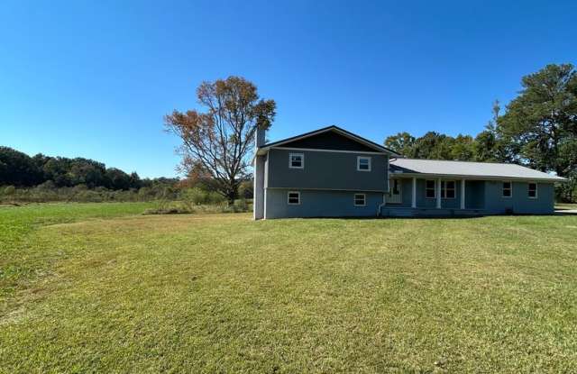 Spacious 6-bedroom, 3-bathroom home! Gallery 3