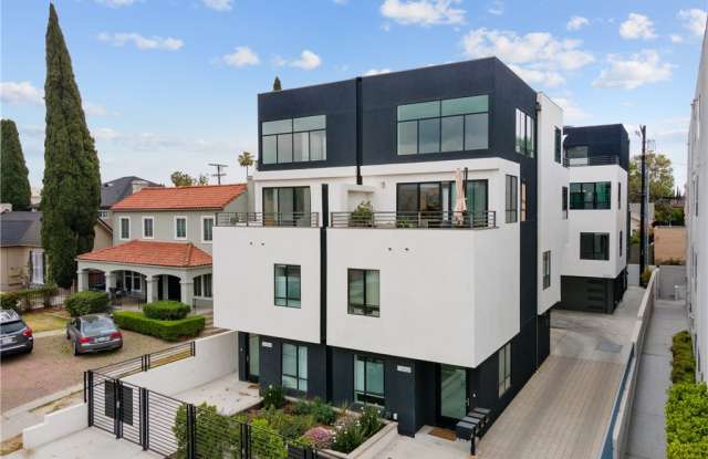 5016 Rosewood Avenue 1/2 - 5016 Rosewood Avenue, Los Angeles, CA 90004