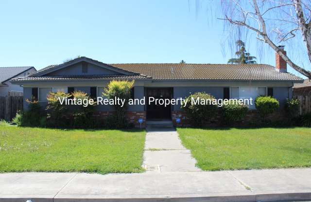 Back On The Rental Market Update 3 Bedroom Home With A Swimming Pool!!! photos photos