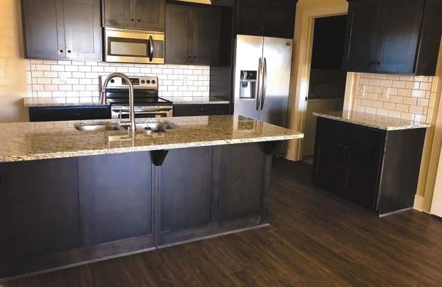 BEAUTIFUL HOME IN GREAT LOCATION! Gallery 3