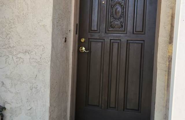 Great location!!! 3 bed 2 1/2 bath town house. photos photos