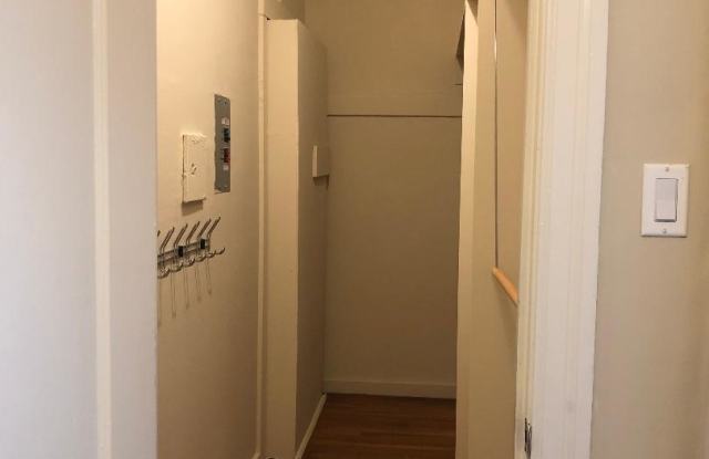 2695 Greenwich Street Gallery 4