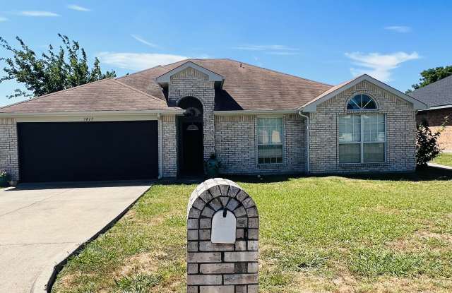 3017 Hillsdale Ave - 3017 Hillsdale Avenue, Corsicana, TX 75110