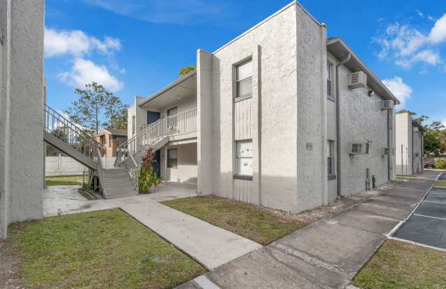 1BD/1BA Apartment off Curry Ford in Henley Park Apartments! - 5113 Curry Ford Road, Orlando, FL 32812