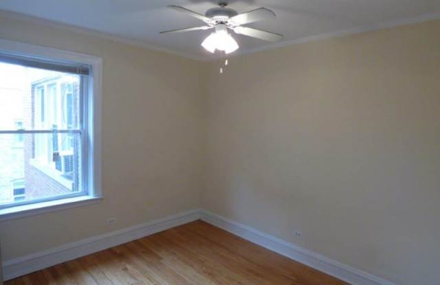 2922 1/2 N Sacramento Ave 2W Gallery 4