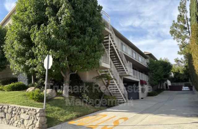 2421 Montrose Ave photos photos