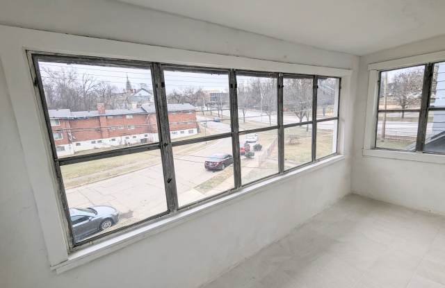 2911 Ashland Ave - 2911 Ashland Avenue, Cincinnati, OH 45206