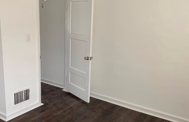 407 ROUNDVIEW ROAD Gallery 3