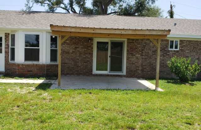 Charming 3Bed/2Bath Brick Home w/Bonus Office Space – Upgraded Comfort Near Martin Lake *1/2 OFF Security Deposit for A-D Military!!* Gallery 3