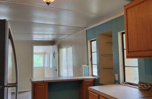 Remodeled Cabin in the Upper Canyon Area Gallery 4