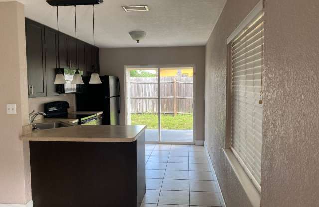 Schedule showing  -2/1 single family , fenced in yard Gallery 1