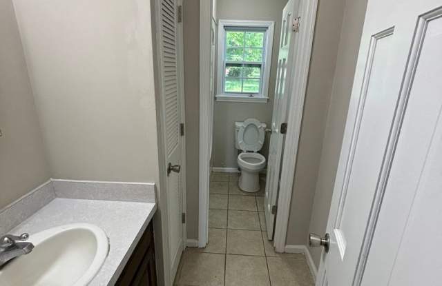 For Rent: Spacious 4-Bedroom Home at 985 Pineland Avenue, Hinesville, GA 31313 Gallery 4