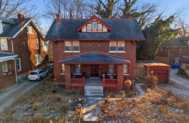 6+BR House on E. Lane – Central Campus – Newly Renovated + Free Parking – Flexible Move-In photos photos