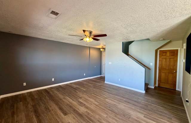 Cozy 3 Bedroom 2.5 Bathroom Home In Ventana Ranch! Gallery 4