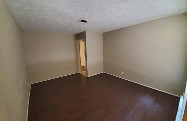 2764 Beechmont Drive Gallery 2