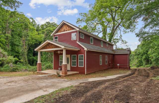 Stylish 4BR Home Near ATL Airport & Downtown Gallery 3