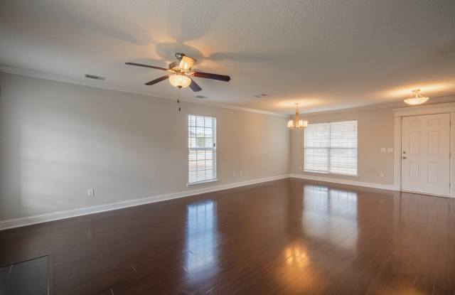 1041 Miles Crossing Gallery 3