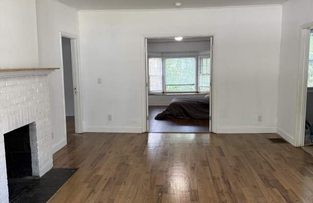 109 Buist Ave Gallery 3