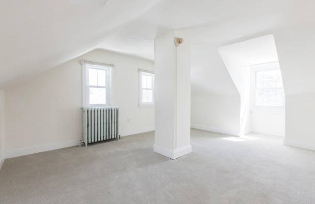 Beautifully Renovated 4 Bedroom, 1.5 Bath House Walking Distance to Villanova University photos photos