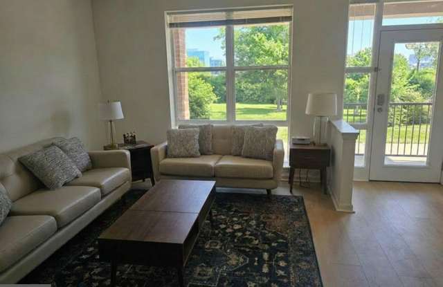 207 HARBORVIEW Drive Gallery 4