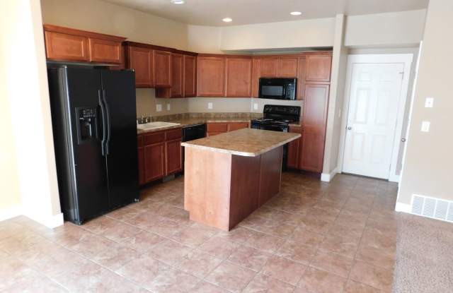 2657 N Elm Dr. Gallery 4