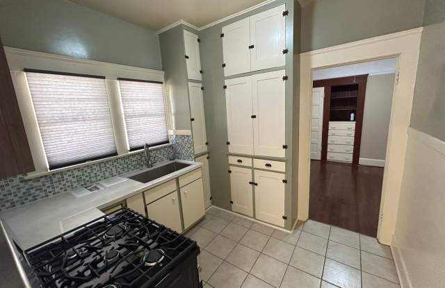 Detached Cottage in Cortez Hills! Gallery 4