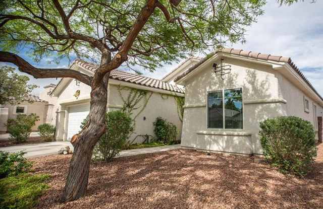 Refined Single-Story Living with Seamless Indoor-Outdoor Appeal in Prime Summerlin Location! photos photos