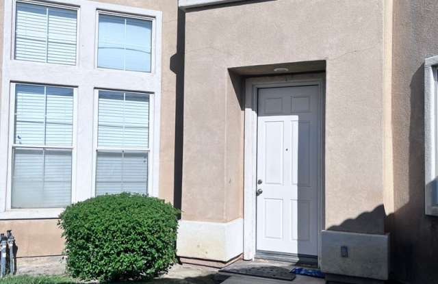 Spacious Quaint 2-Story Home Gallery 1