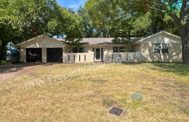 3 Bedroom 2 Bathroom Home for Lease in Arlington - 2128 Sq. Ft - 1812 Elmhurst Drive, Arlington, TX 76012