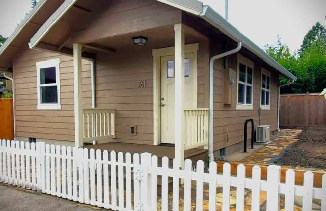 261 Sixth St - 261 6th Street, Ashland, OR 97520