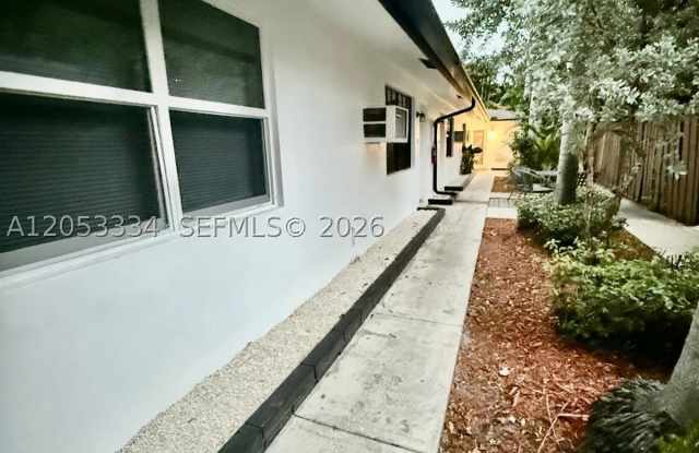 1240 NE 12th Ave photos photos