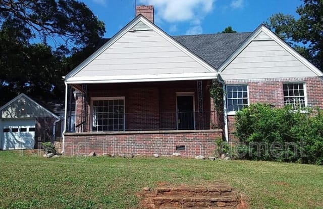 229 Pinewood Ave photos photos