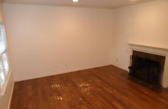 5735 Remington Park Square Gallery 3