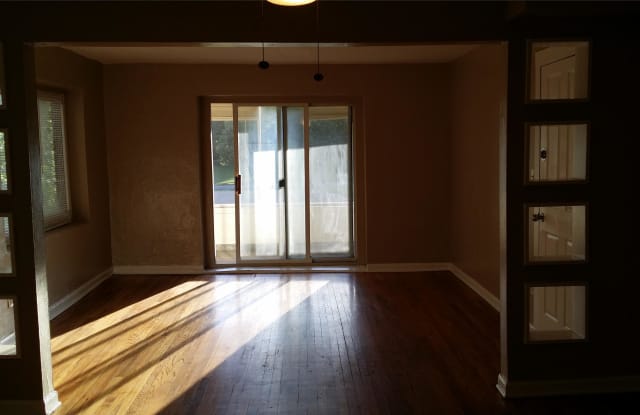 4035 Kenwood - 1 North - 4035 Kenwood Avenue, Kansas City, MO 64110