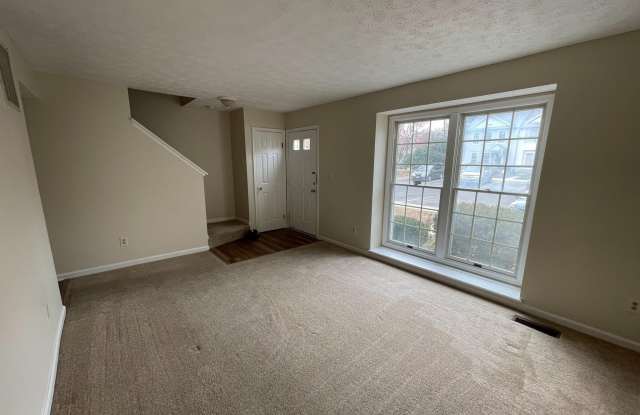 2134 COMMISSARY Circle Gallery 2