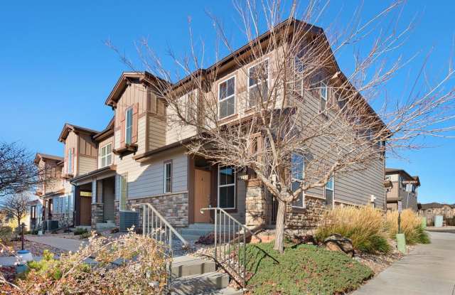 Beautiful 2 bdrm end unit with attach 2 car garage Gallery 1