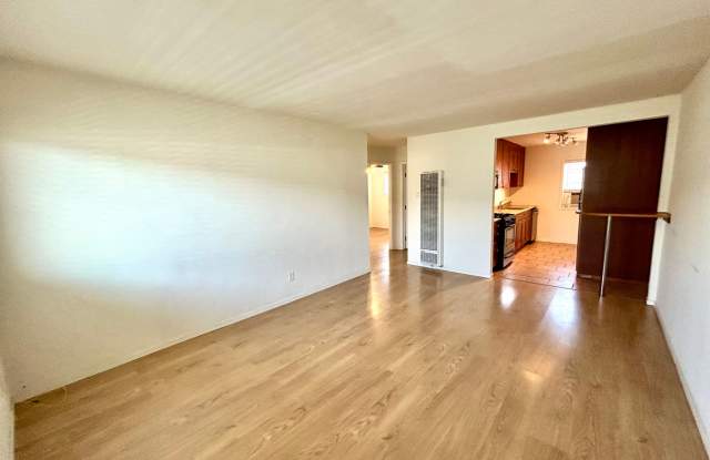 2 Bed, 1 Bath with W/D in Normal Heights! photos photos