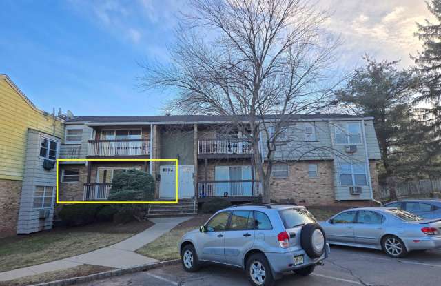 Updated, spacious 1st fl 1-bedroom/1-bathroom condominium with most utilities included  lots of amenities! - 28 Deanna Drive, Somerset County, NJ 08844