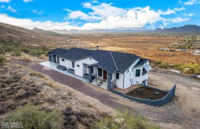 1829 W CLOUD Road - 1829 West Cloud Road, New River, AZ 85086