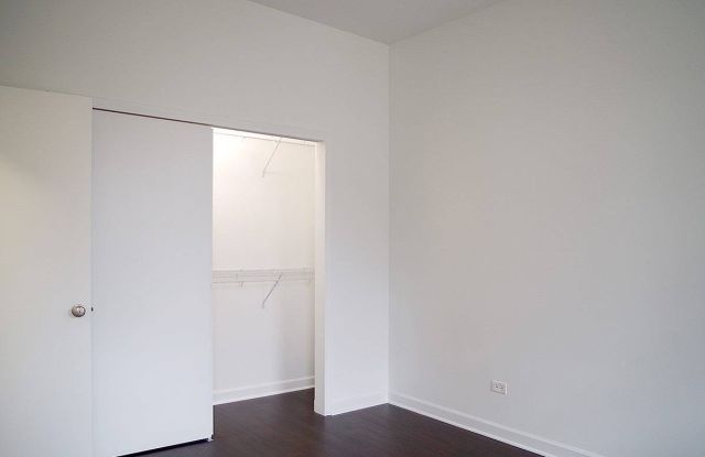 5507-5509 S Hyde Park Boulevard Gallery 3
