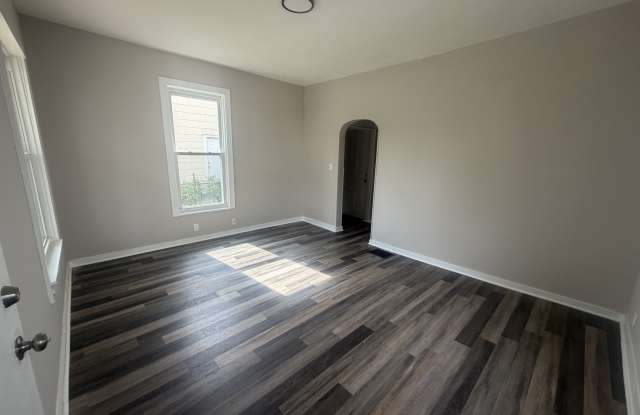 5617 Abbottsford Avenue - 1 Gallery 2