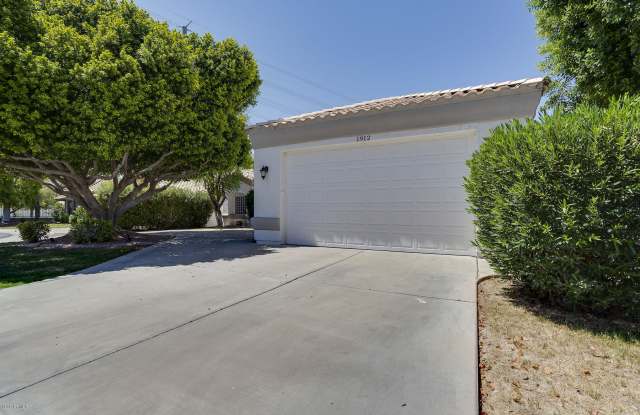 1912 E SCHOONER Court Gallery 3