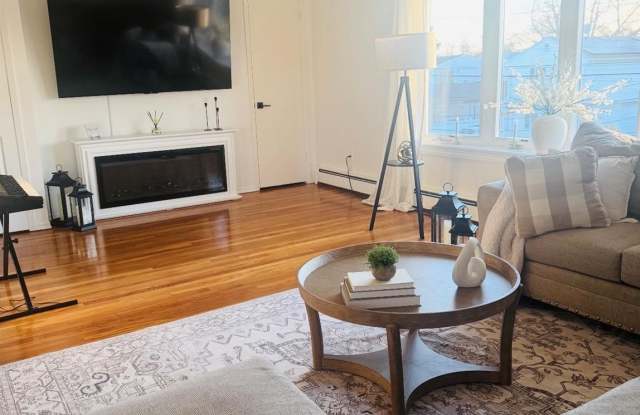 472 Kirkman Avenue Gallery 1