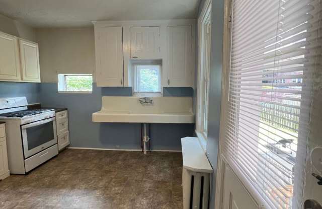 544 W Chestnut Gallery 4