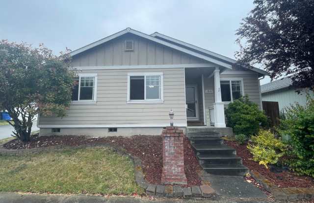 Cozy and Comfortable 3 Bedroom Home, Close to Everything! photos photos