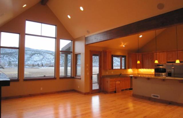 389 Larkspur Drive Gallery 4