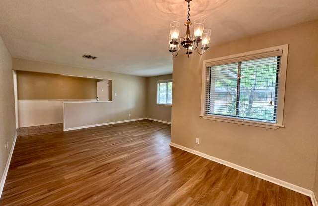 Coming Soon! | Single-Story 3 Bed, 2.5 Bath | Prime Waco Location | Pet Restrictions Gallery 4