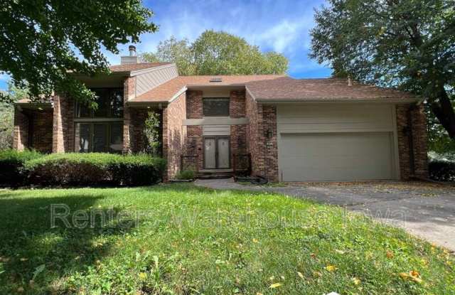 801 52nd Ct - 801 52nd Court, West Des Moines, IA 50265