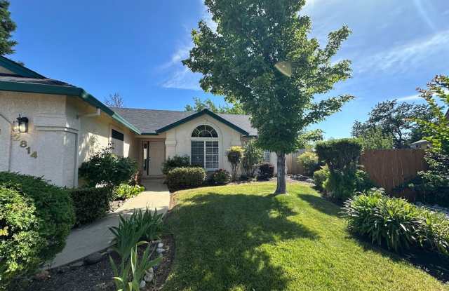 A Place to Call Home! 3 Bedrooms, Cozy Fireplace & Covered Patio! Gallery 1