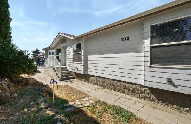 Large home with views of Potholes Resevoir. (Marine View Heights) Gallery 3